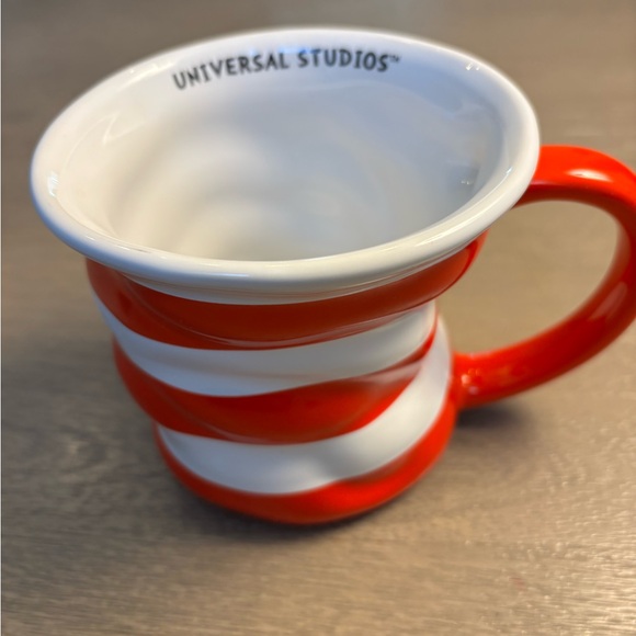Universal Bold Red and White Mug - Picture 2 of 9